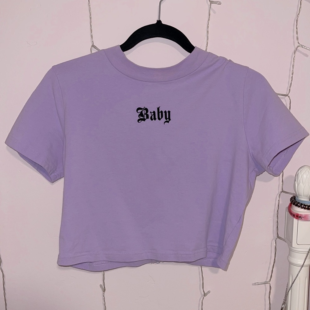 Cropped purple graphic t-shirt